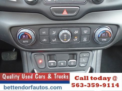 Used 2021 GMC Terrain SLT w/ Elevation Edition image 16