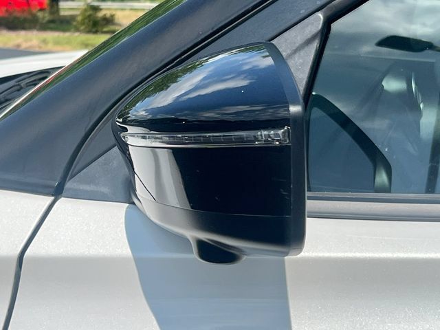 Used 2024 Nissan Kicks SR w/ SR Premium Package FWD image 31