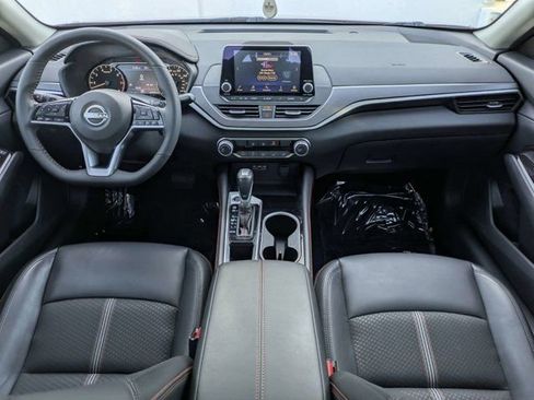Used 2024 Nissan Altima 2.5 SR FWD image 14