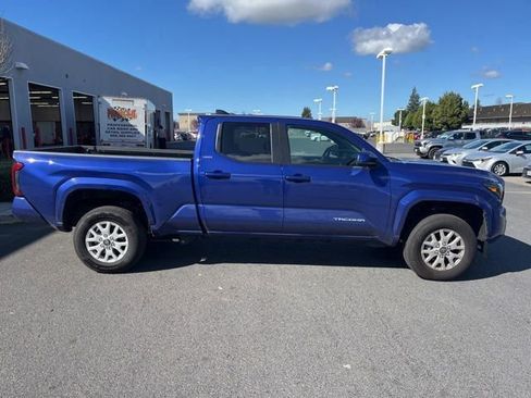 Used 2025 Toyota Tacoma SR5 image 4