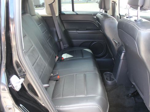 Used 2017 Jeep Patriot High Altitude AWD/4WD image 13