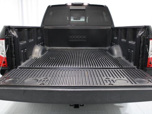 Used 2017 Nissan Titan SV AWD/4WD image 18