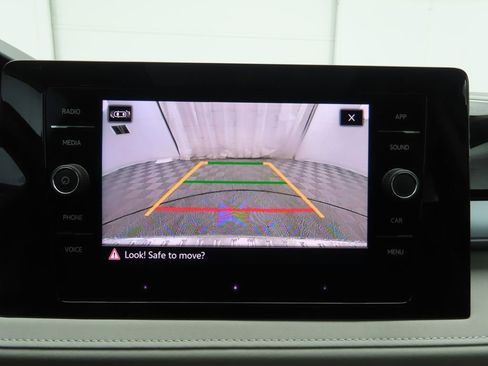 Certified 2025 Volkswagen Taos SE w/ Panoramic Sunroof Package image 14