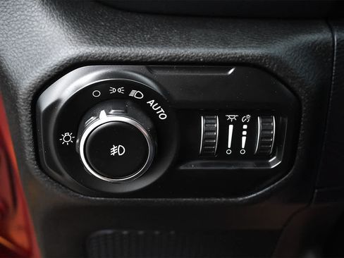 Used 2021 Jeep Wrangler Unlimited Sahara AWD/4WD image 25