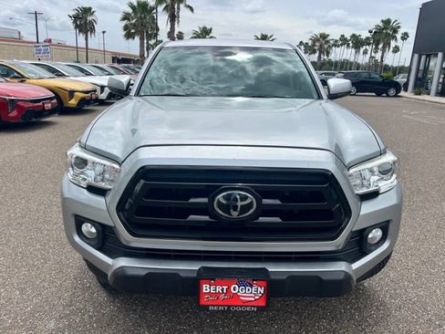 Used 2022 Toyota Tacoma SR5 RWD image 2