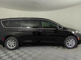 New 2025 Chrysler Pacifica Select image 3