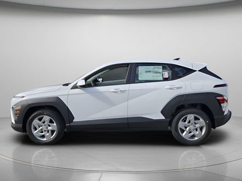 Used 2026 Hyundai Kona SE FWD image 2