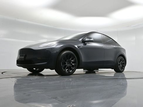 Used 2024 Tesla Model Y Long Range image 40