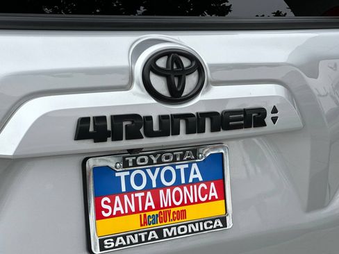 Used 2022 Toyota 4Runner SR5 Premium w/ Moonroof Package RWD image 26