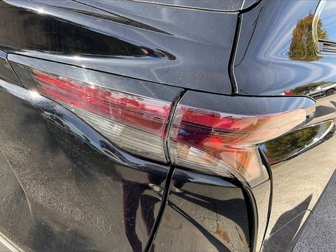 Used 2024 Toyota Sienna XSE image 40