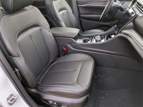 New 2025 Jeep Grand Cherokee Limited w/ Black Appearance Package image 28