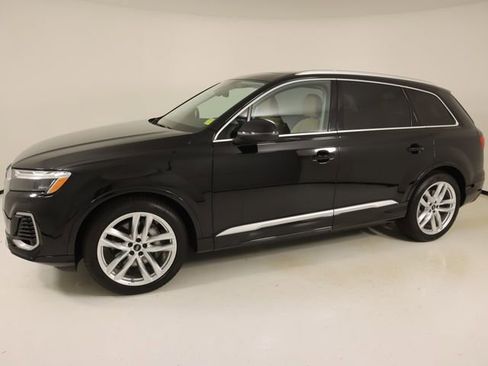 Certified 2025 Audi Q7 3.0T Premium Plus AWD/4WD image 2