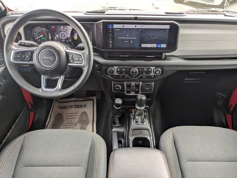 Used 2024 Jeep Wrangler Unlimited Sahara image 19