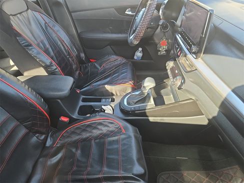 Used 2024 Kia Forte GT-Line image 13