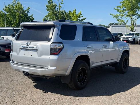 Used 2020 Toyota 4Runner SR5 AWD/4WD image 4