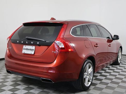 Used 2015 Volvo V60 T5 Premier image 2