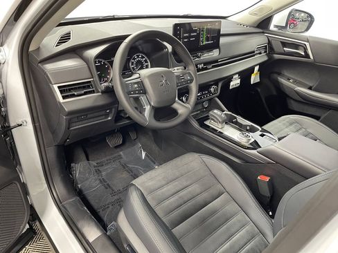 New 2026 Mitsubishi Outlander SE image 18