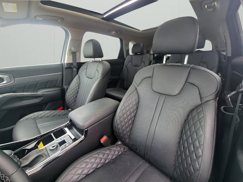 Used 2023 Kia Sorento SX image 10