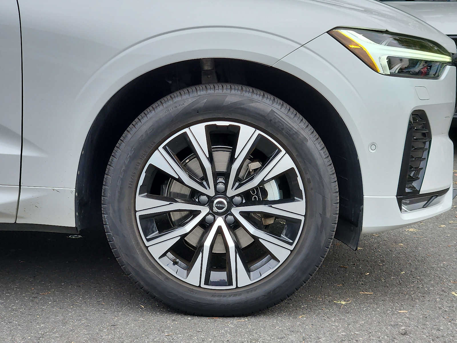 Used 2024 Volvo XC60 B5 Plus AWD/4WD image 8