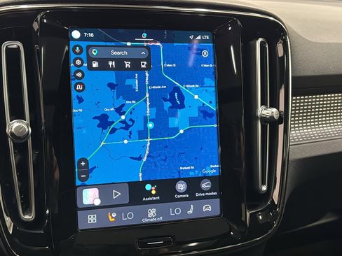 Used 2023 Volvo XC40 B5 Ultimate w/ Climate Package image 16