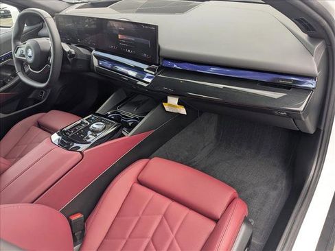 Used 2025 BMW i5 eDrive40i w/ Premium Package image 22
