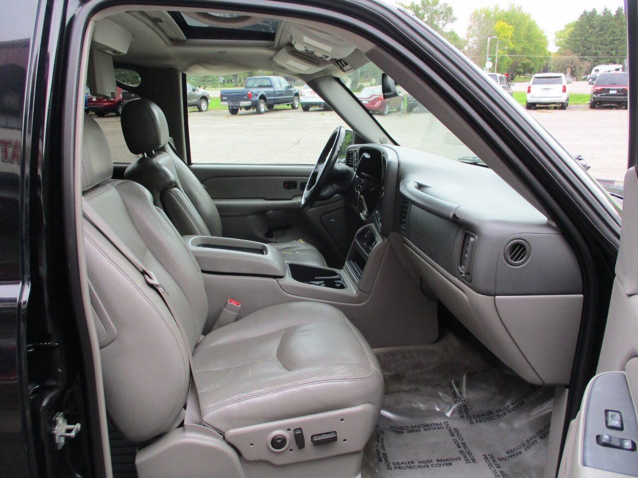 Used 2004 Chevrolet Tahoe Z71 w/ Z71 Preferred Equipment Group AWD/4WD image 30