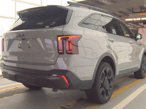 Used 2025 Kia Sorento SX AWD/4WD image 3