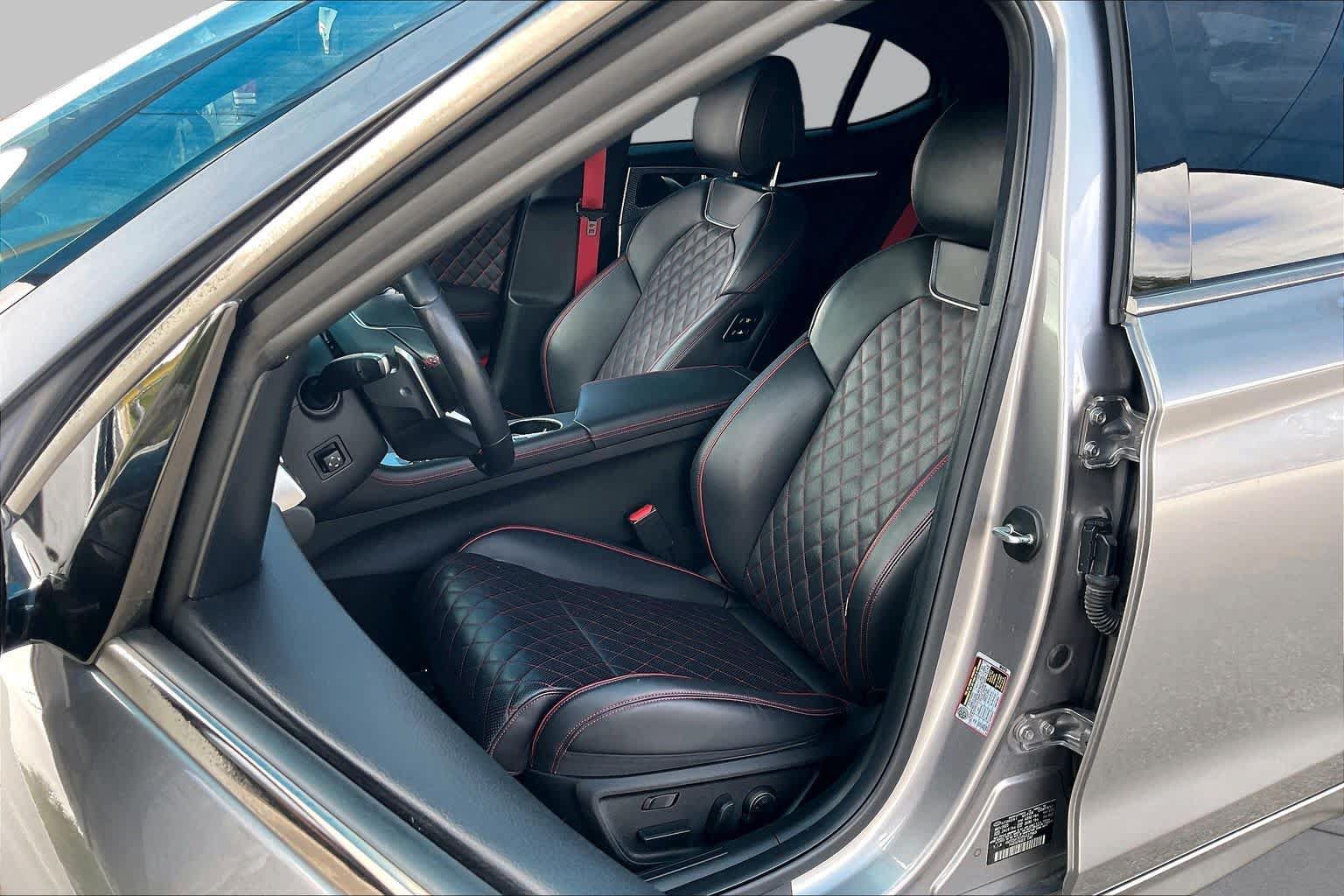 Used 2023 Genesis G70 3.3T w/ Sport Prestige Package RWD image 9