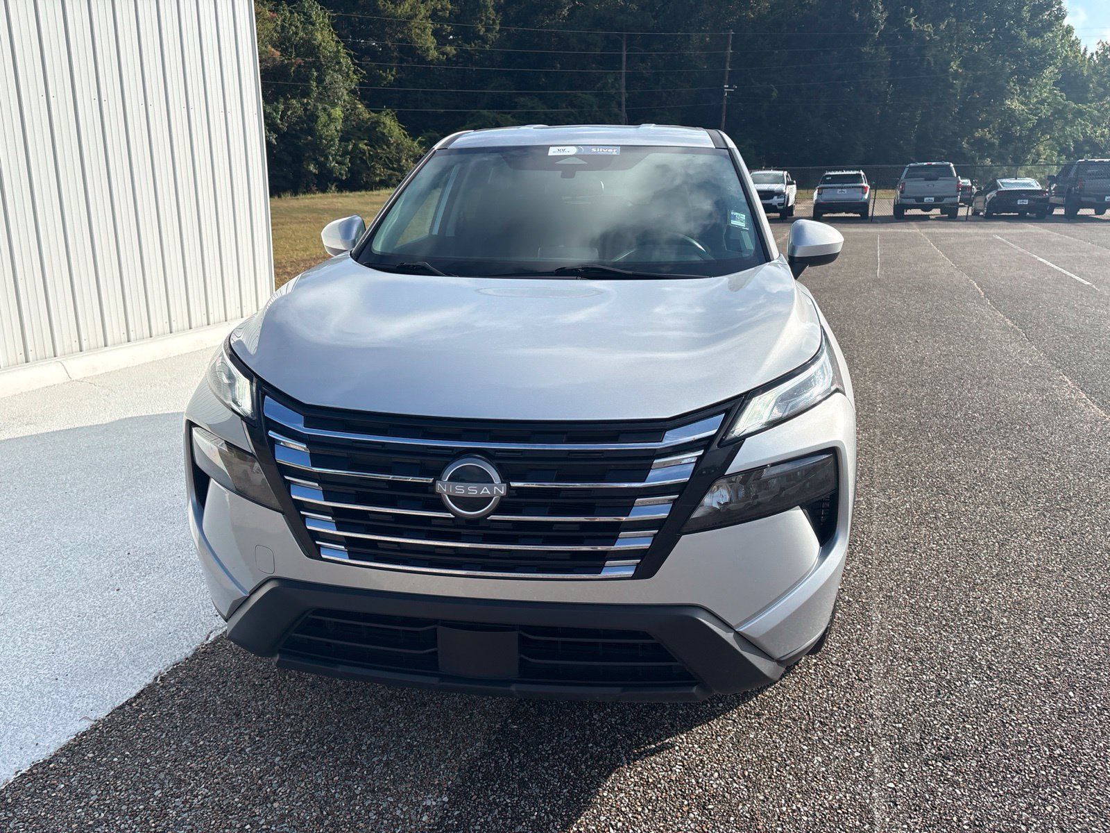 Used 2024 Nissan Rogue SV AWD/4WD image 2