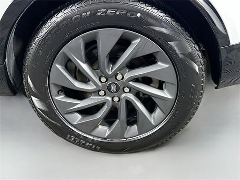 Used 2023 Land Rover Discovery S R-Dynamic image 33