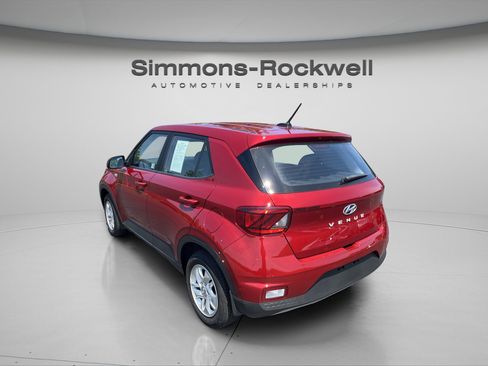 Used 2025 Hyundai Venue SE FWD image 3