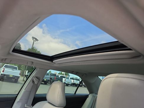 Used 2014 Toyota Camry XLE w/ Leather Package FWD image 12