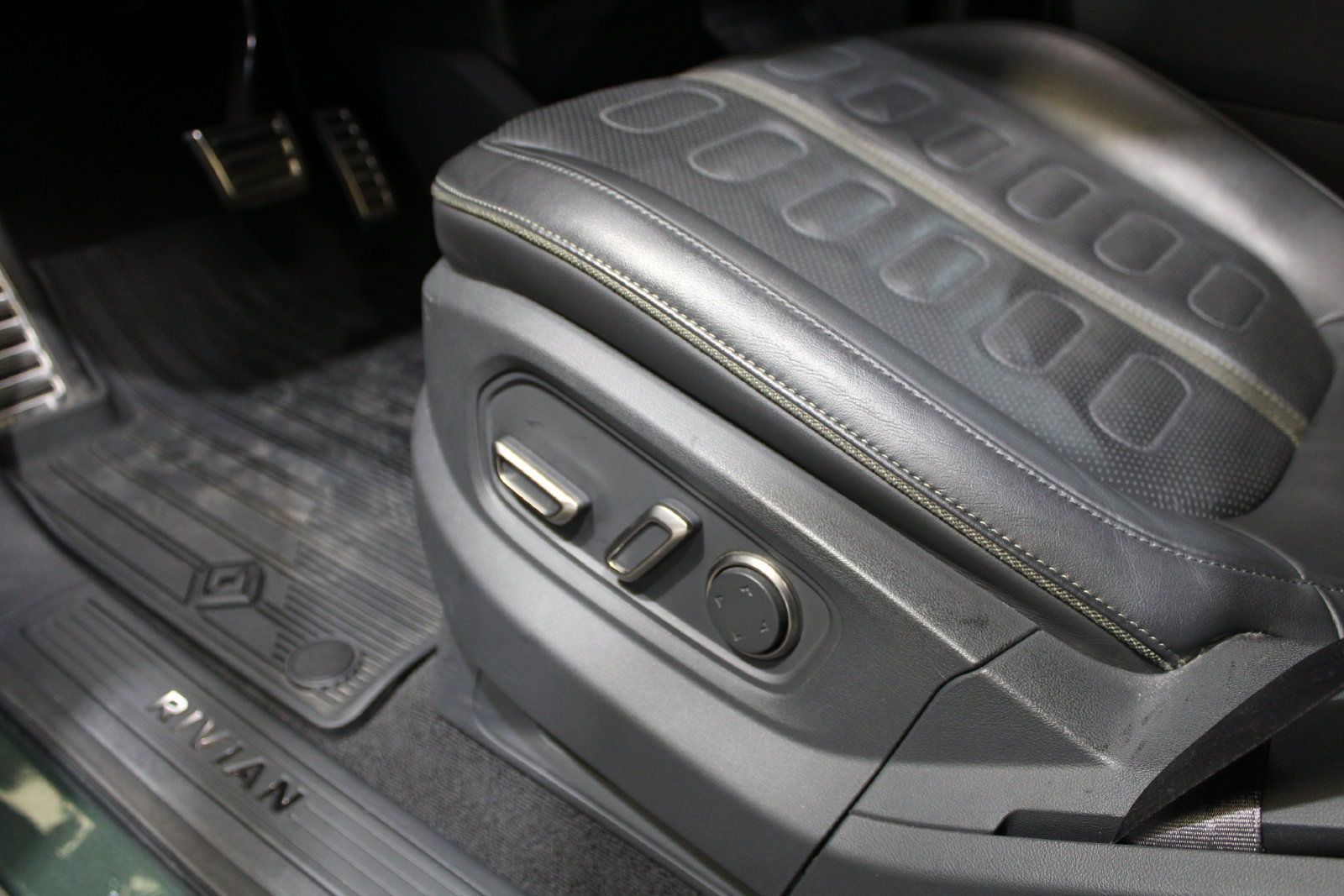 Used 2023 Rivian R1T Adventure Quad AWD/4WD image 28