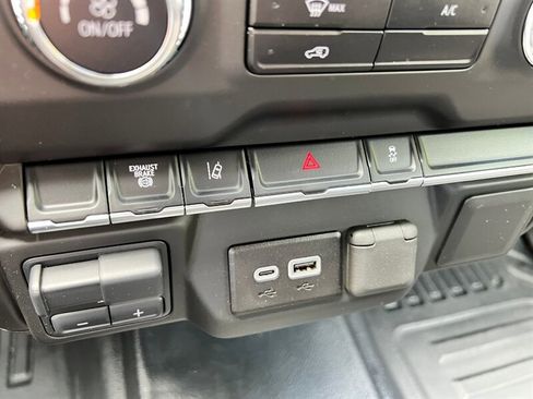 Used 2025 GMC Sierra 2500 Pro AWD/4WD image 31