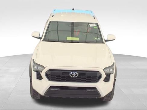 Used 2025 Toyota Tacoma TRD Off-Road image 3