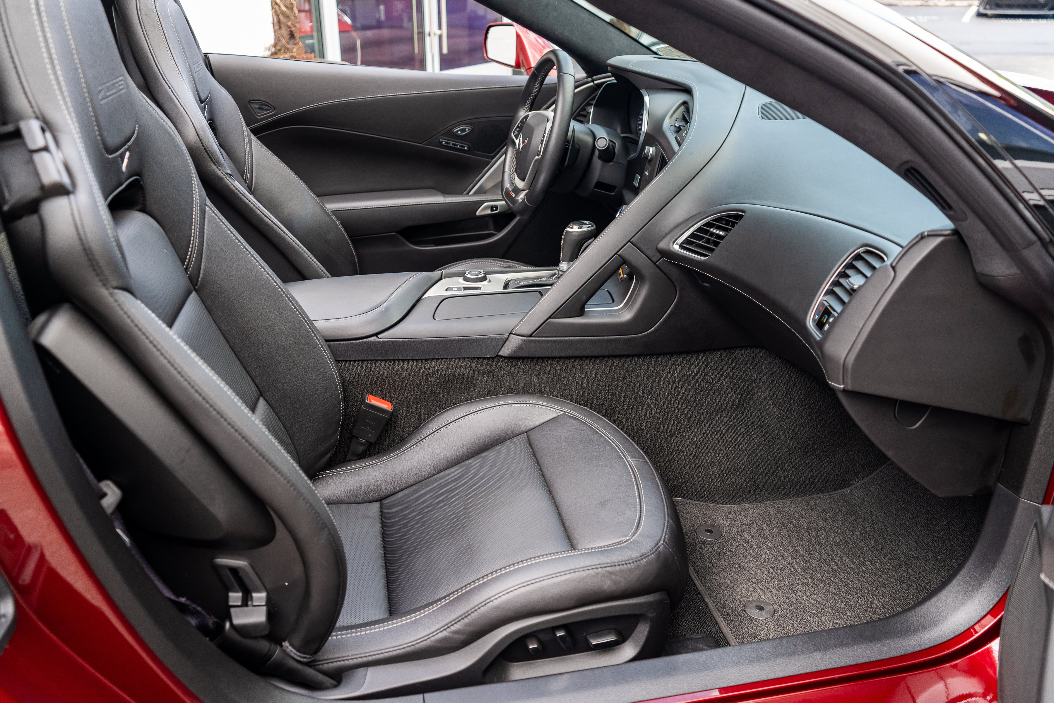 Used 2016 Chevrolet Corvette Z06 w/ 3LZ Preferred Equipment Group RWD image 28