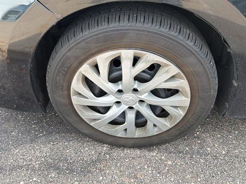Used 2019 Toyota Corolla LE image 16
