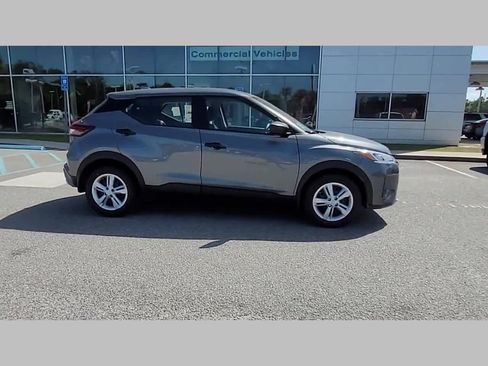 New 2025 Nissan Kicks Play S image 33
