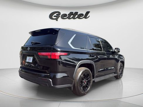 Used 2023 Toyota Sequoia SR5 w/ SR5 Premium Package AWD/4WD image 4