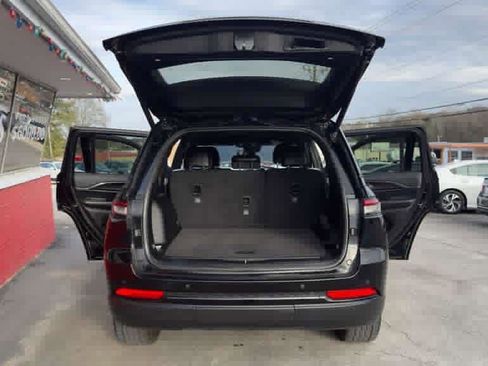 Used 2023 Jeep Grand Cherokee Altitude image 30