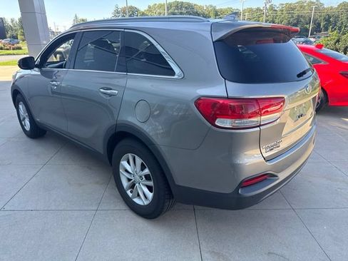 Used 2017 Kia Sorento AWD w/ LX Convenience Package image 5