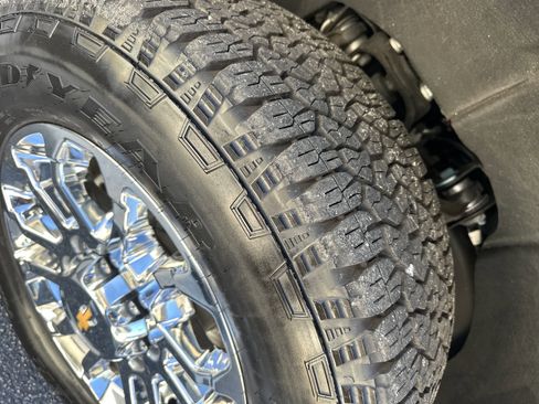 Used 2024 Chevrolet Silverado 2500 LTZ w/ LTZ Premium Package image 7