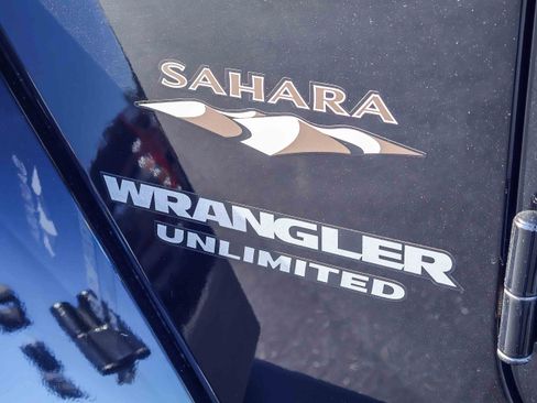 Used 2016 Jeep Wrangler Unlimited Sahara w/ Connectivity Group image 23