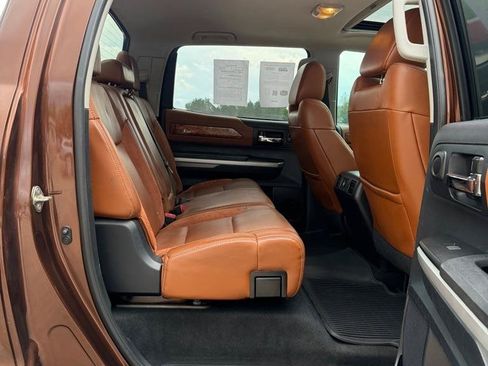 Used 2015 Toyota Tundra 4x4 CrewMax image 18