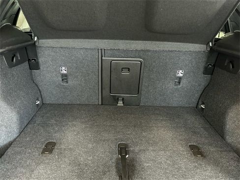 Certified 2025 Volvo XC40 B5 Plus image 26