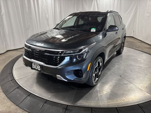 Certified 2025 Kia Seltos S image 1