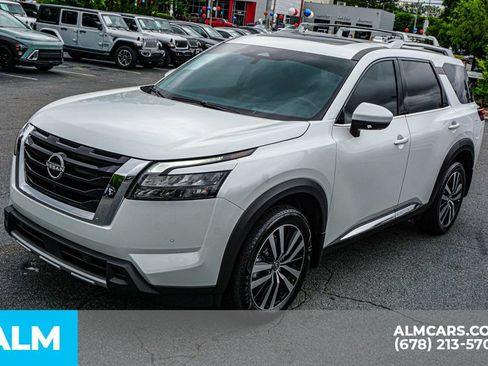 Used 2025 Nissan Pathfinder Platinum w/ Cargo Package AWD/4WD image 14