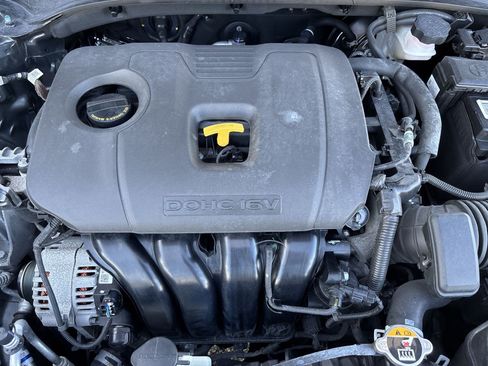 Used 2022 Kia Forte LXS FWD image 17