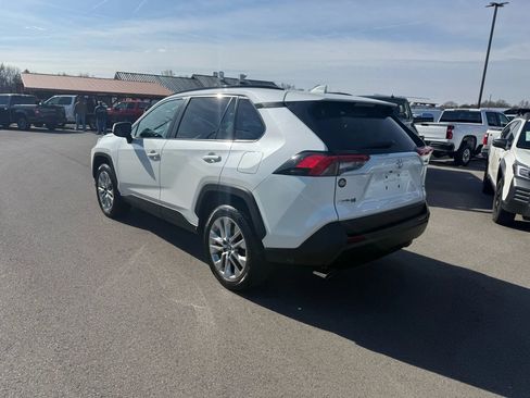 Used 2021 Toyota RAV4 XLE Premium image 3