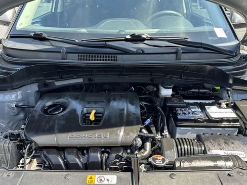 Used 2025 Kia Soul LX w/ LX Technology Package FWD image 21